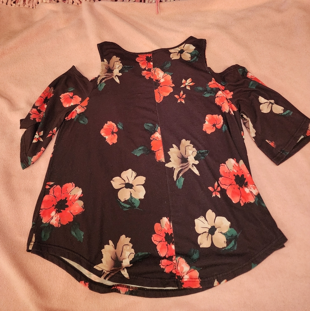 Black and Coral Poppy cold shoulder Top 1X - Picture 4 of 8